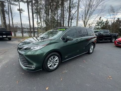 Used 2021 Toyota Sienna Limited image 7