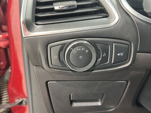 Used 2015 Ford Edge Titanium image 16