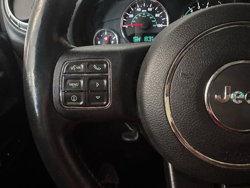 Used 2015 Jeep Wrangler Unlimited Sahara w/ Connectivity Group AWD/4WD image 21