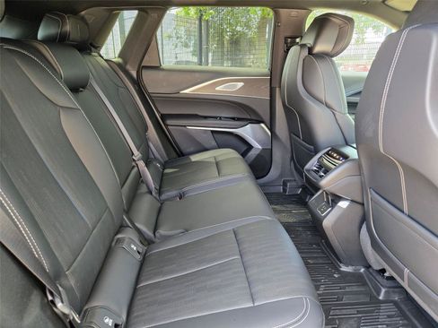 Used 2025 Cadillac Lyriq Luxury w/ LPO, Floor Liner Package AWD/4WD image 31