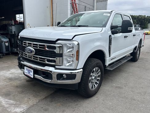 Used 2024 Ford F250 XLT w/ FX4 Off-Road Package AWD/4WD image 2