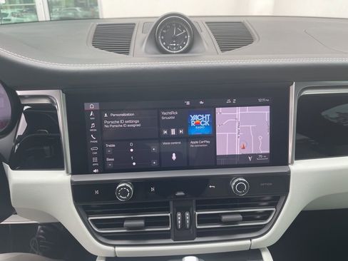 Used 2023 Porsche Macan Turbo image 13