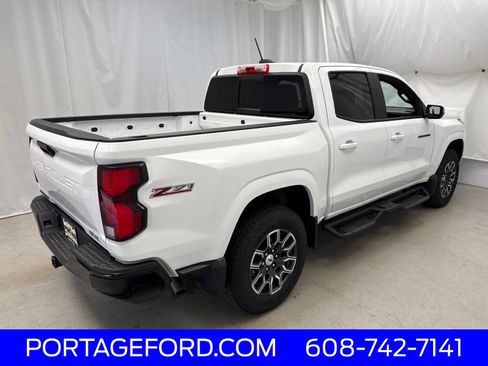 Used 2024 Chevrolet Colorado Z71 w/ Z71 Convenience Package 2 AWD/4WD image 3