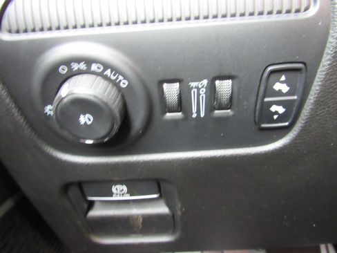 Used 2024 Jeep Wagoneer L Series II w/ Flexible Seating Group AWD/4WD image 19