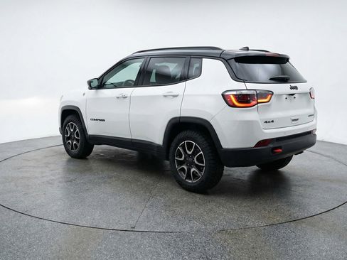 Used 2025 Jeep Compass Trailhawk image 6