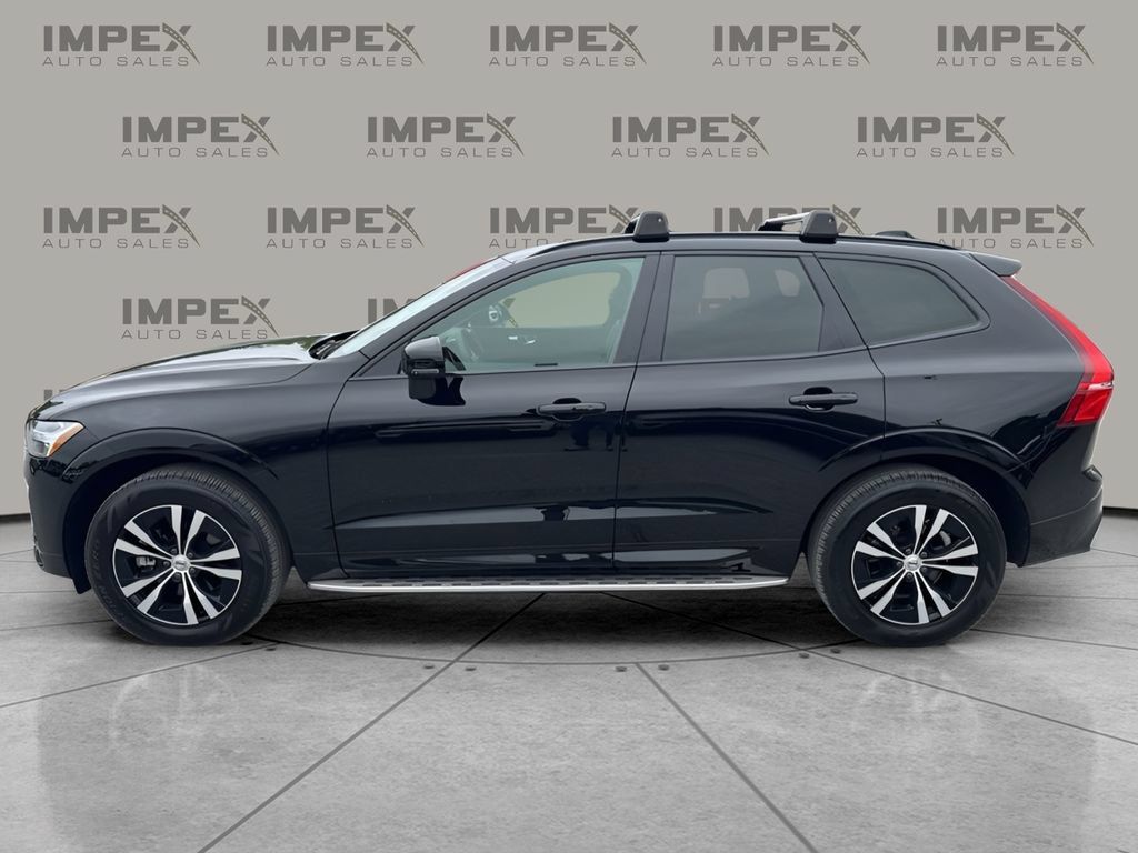 Used 2024 Volvo XC60 B5 Core AWD/4WD image 2