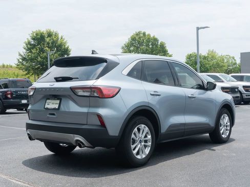 Used 2022 Ford Escape SE w/ Convenience Package FWD image 9
