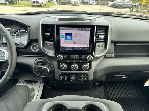 Used 2025 RAM 1500 Big Horn AWD/4WD image 24