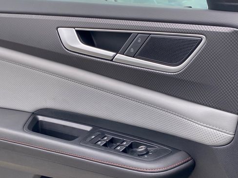 Certified 2025 Volkswagen Atlas Peak Edition SE AWD/4WD image 16