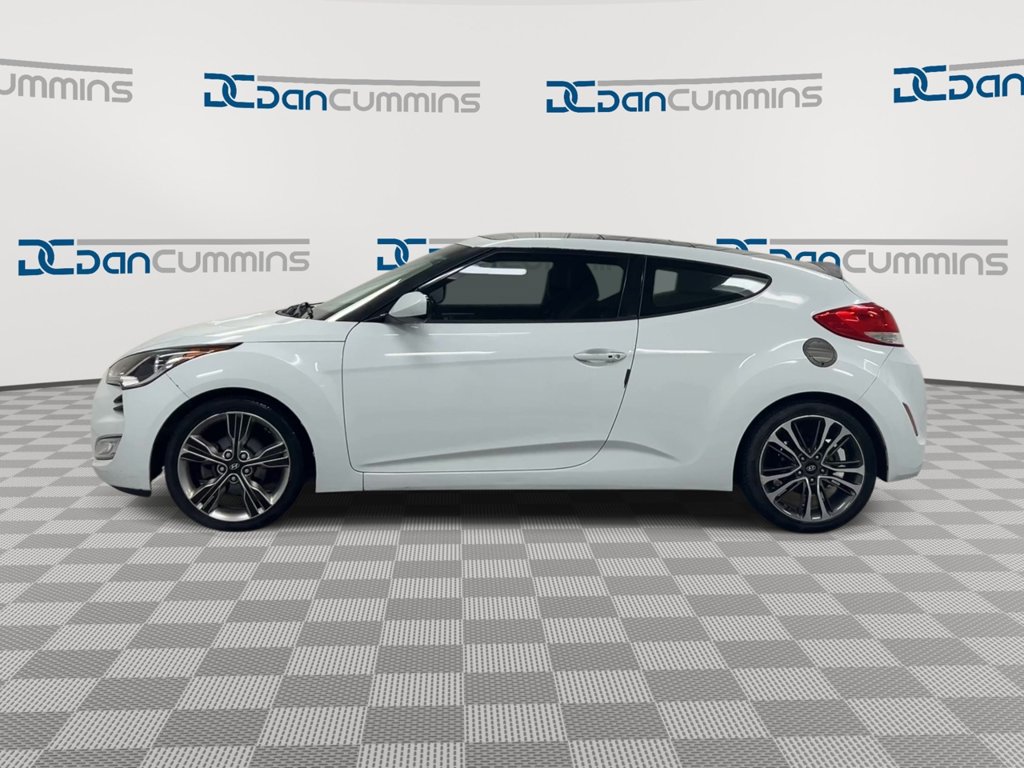 Used 2016 Hyundai Veloster w/ Option Group 03 FWD image 5
