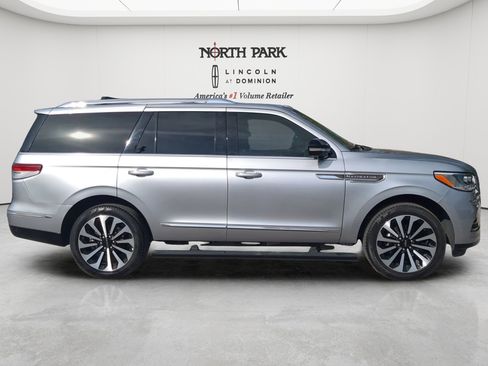 Used 2024 Lincoln Navigator Reserve AWD/4WD image 6