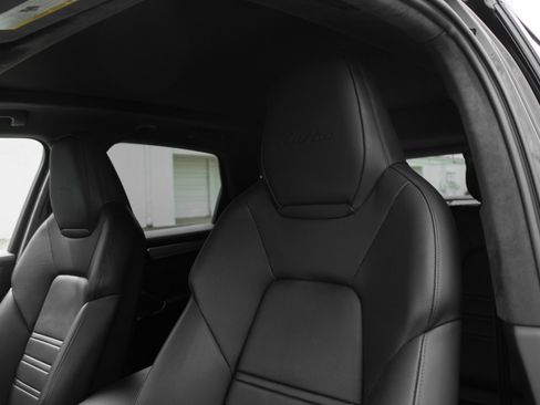 Used 2023 Porsche Cayenne Turbo AWD/4WD image 27