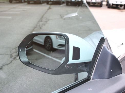 Used 2019 Audi Q8 Premium image 31