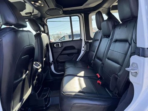 Used 2021 Jeep Wrangler Unlimited Sahara image 10