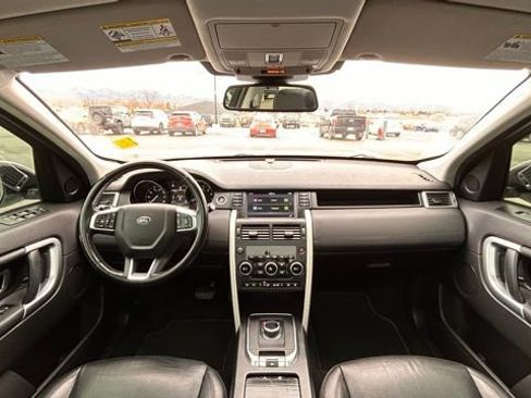 Used 2018 Land Rover Discovery Sport HSE image 12