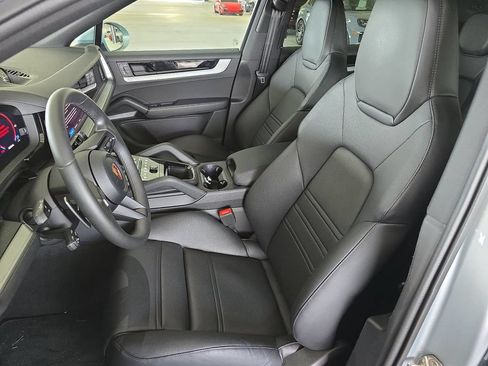 Used 2026 Porsche Cayenne S AWD/4WD image 5