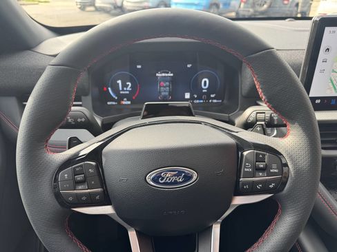 Used 2025 Ford Explorer ST image 18