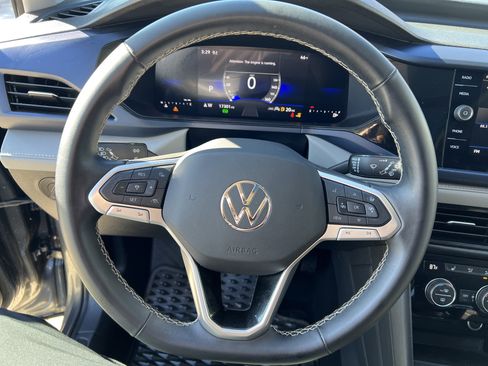 Certified 2024 Volkswagen Taos SE w/ Panoramic Sunroof Package image 17