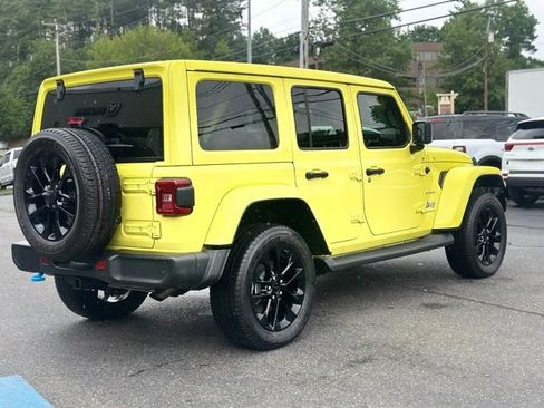 Used 2023 Jeep Wrangler Unlimited Sahara w/ Cold Weather Group AWD/4WD image 6