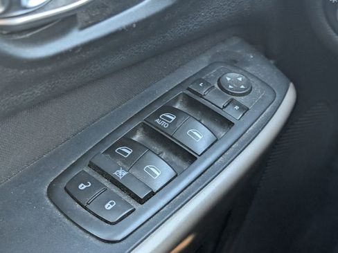 Used 2017 Jeep Cherokee Sport image 11