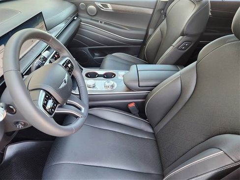 Used 2025 Genesis GV80 2.5T Prestige image 8