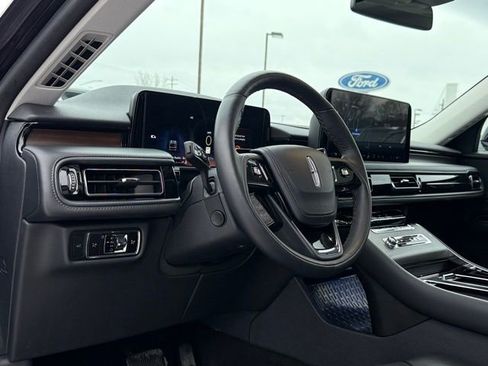 Used 2025 Lincoln Aviator Reserve w/ Illumination Package image 16