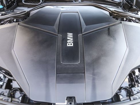 Used 2025 BMW i7 xDrive60 image 23