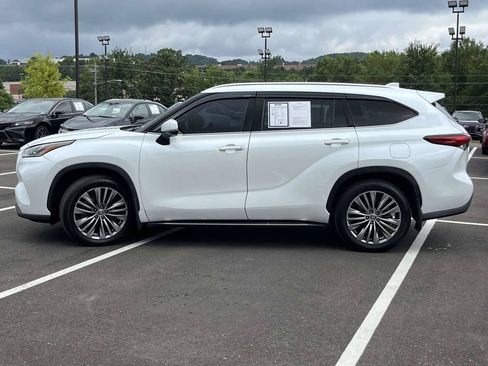Used 2023 Toyota Highlander Platinum AWD/4WD image 6