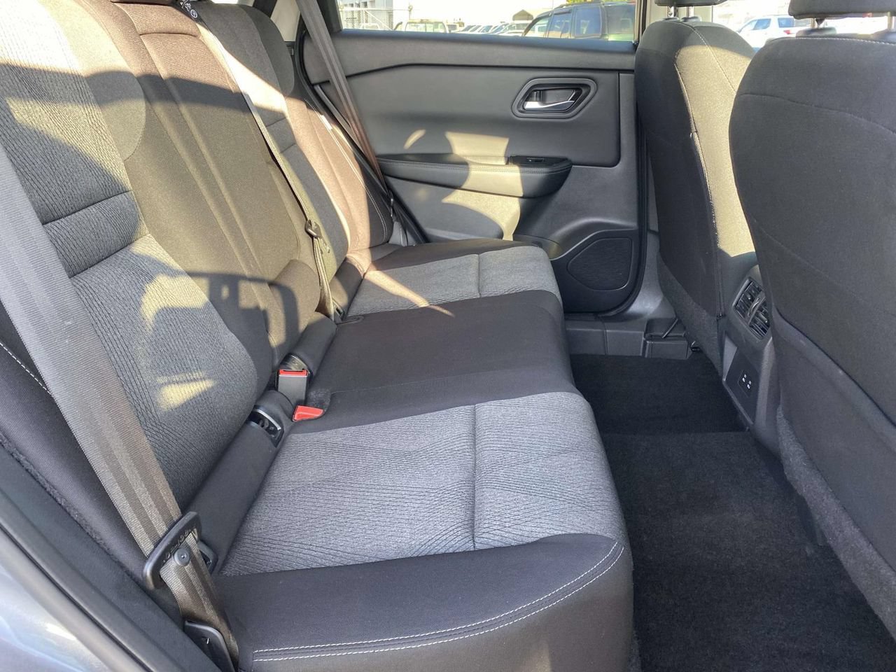 Used 2025 Nissan Rogue SV FWD image 14