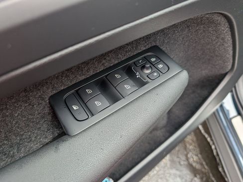 New 2026 Volvo XC40 B5 Core w/ Protection Package Premier image 8