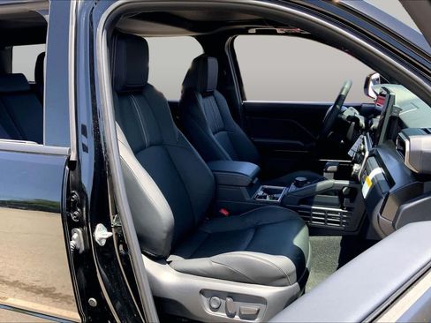 Used 2025 Toyota 4Runner Limited AWD/4WD image 9