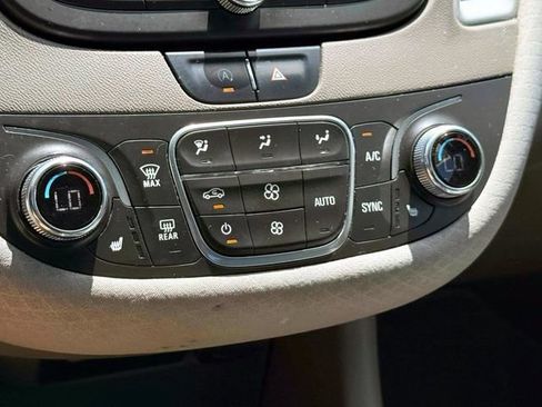 Used 2022 Chevrolet Malibu LT FWD image 29