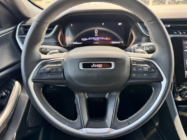 Used 2023 Jeep Grand Cherokee Altitude AWD/4WD image 15