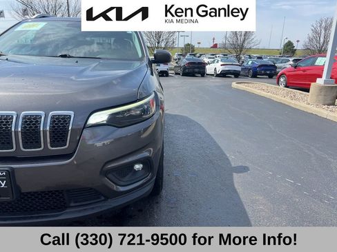 Used 2019 Jeep Cherokee Latitude Plus w/ Cold Weather Group AWD/4WD image 20