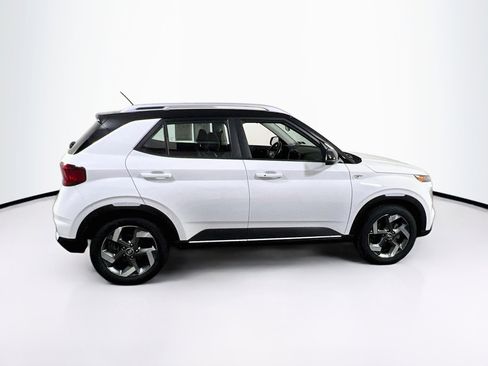 Used 2023 Hyundai Venue Limited FWD image 4