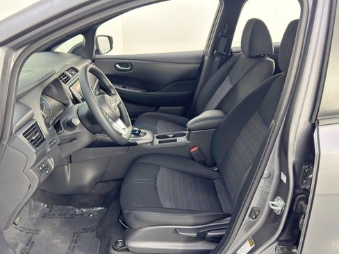 Used 2025 Nissan Leaf S image 14