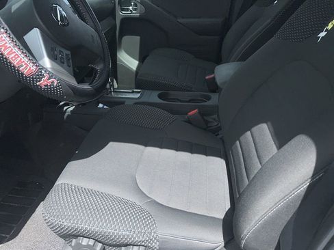 Used 2017 Nissan Frontier PRO-4X image 2