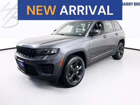 Used 2022 Jeep Grand Cherokee Altitude image 1