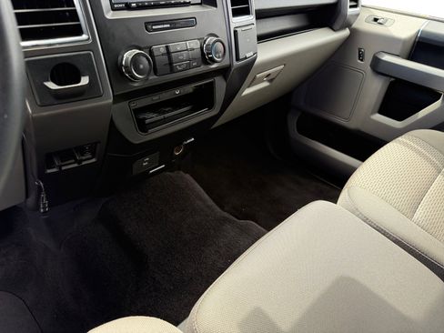 Used 2016 Ford F150 XLT RWD image 13