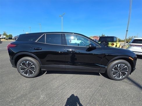 New 2025 Chevrolet Blazer EV LT image 3