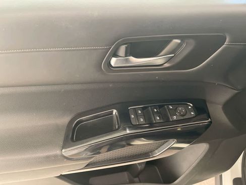 Used 2022 Nissan Pathfinder SV image 13