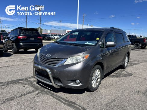 Used 2016 Toyota Sienna XLE Premium AWD/4WD image 1