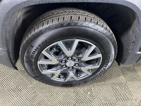 Used 2023 GMC Acadia SLT FWD image 11