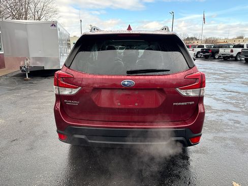 Used 2023 Subaru Forester Premium image 4