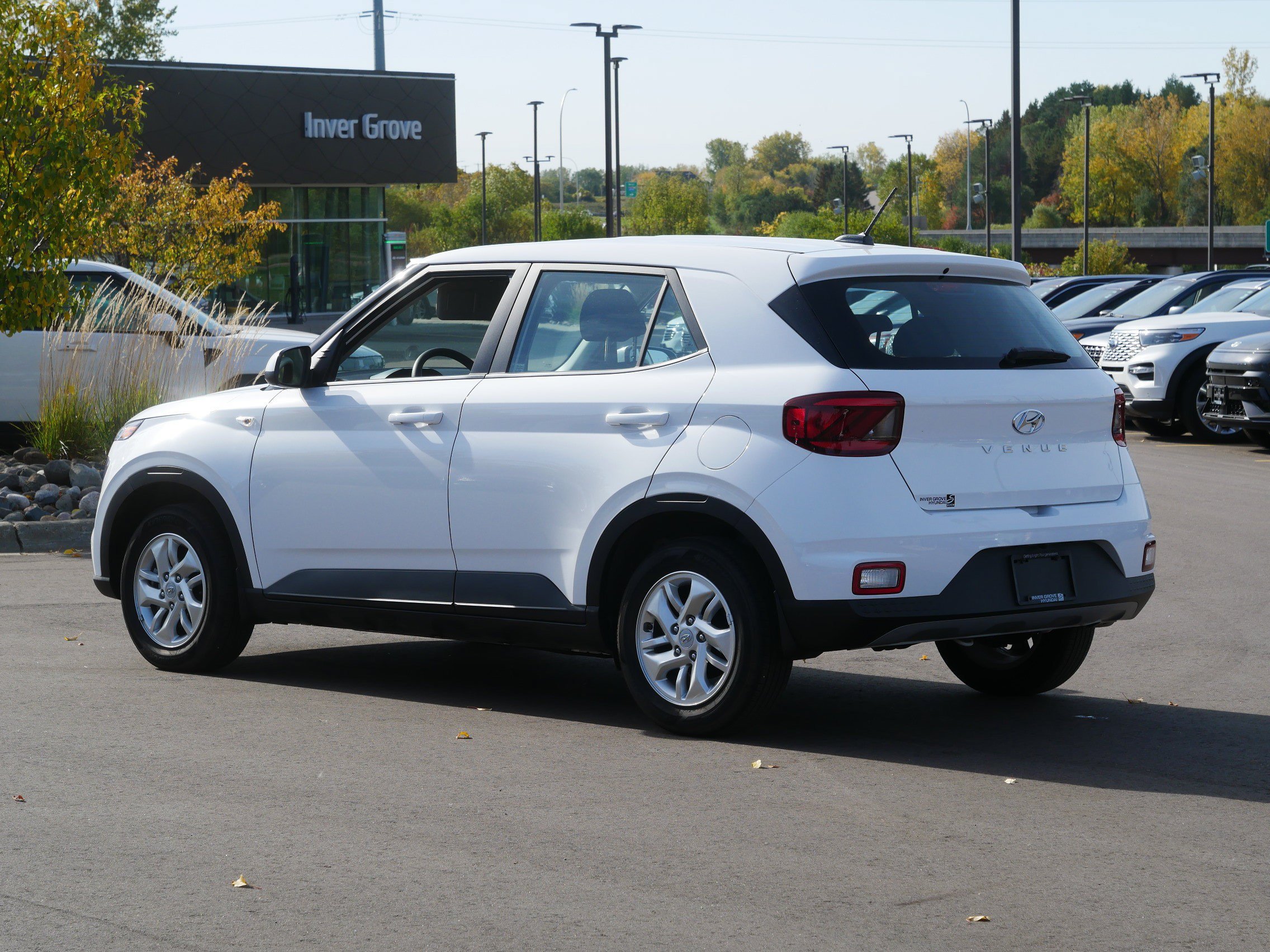 Used 2023 Hyundai Venue SE FWD image 8