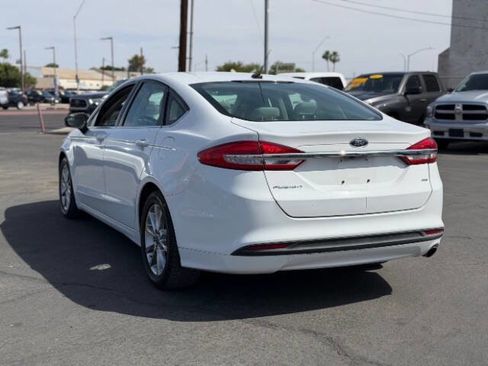 Used 2017 Ford Fusion SE FWD image 5
