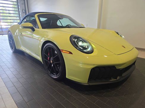 Used 2026 Porsche 911 Carrera 4 GTS AWD/4WD image 9