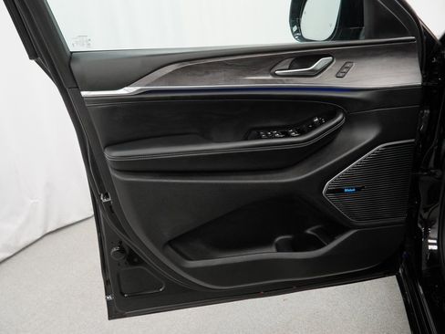 Certified 2023 Jeep Grand Cherokee Overland image 44