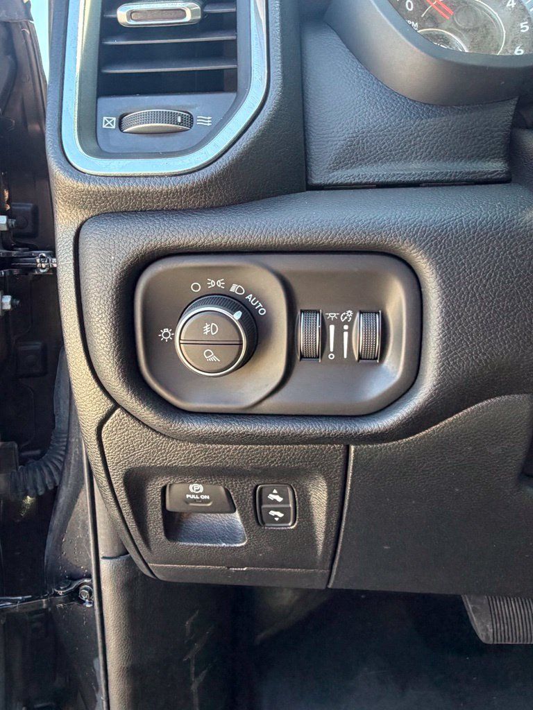 Used 2021 RAM 1500 Laramie AWD/4WD image 18