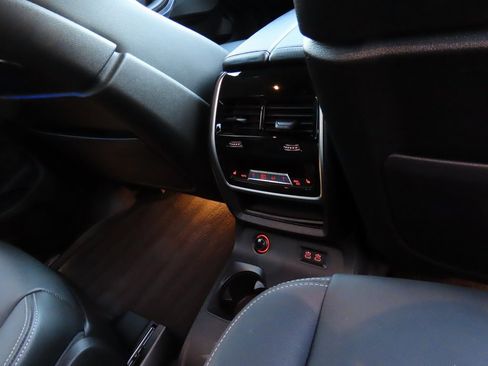 Used 2021 BMW X7 M50i image 15